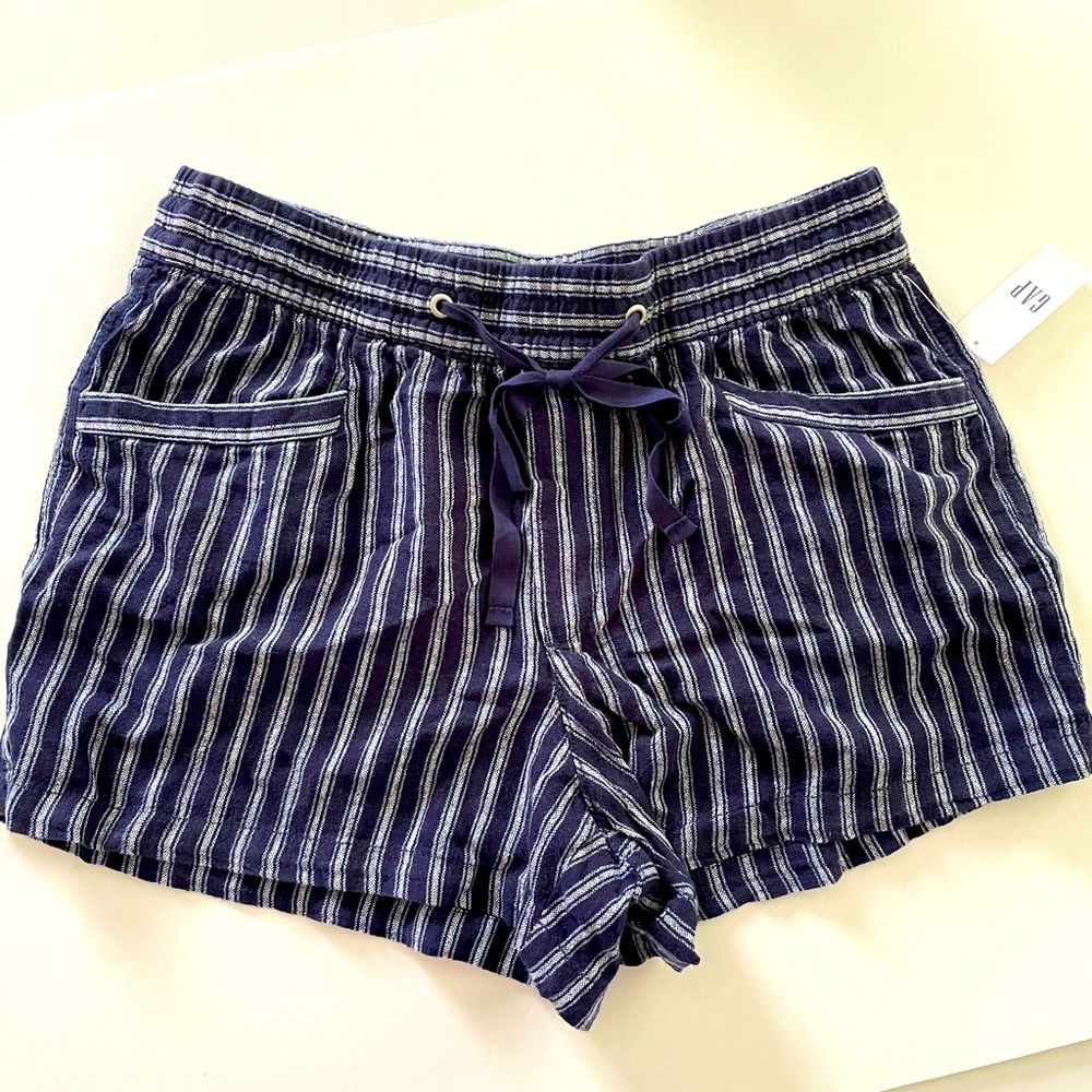 Women’s Gap linen blend navy striped shorts size S